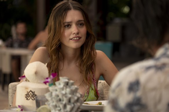 Chelsea (Aimee Lou Wood) a enregistré, mais peut ne pas vérifier, le Lotus blanc.