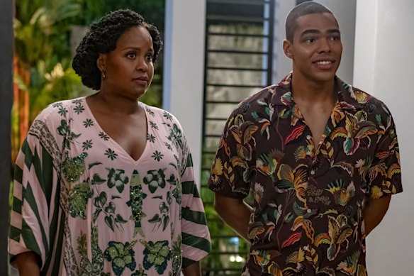 Belinda (Natasha Rothwell) et son fils Zion (Nicholas Duvernay). C'est Zion qui trouve le corps flottant dans l'épisode un.