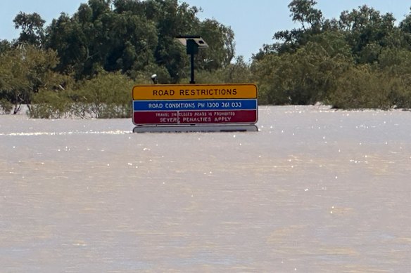 Les inondations à la station Innaminka dans le nord-est de l'Australie du Sud le 8 avril.