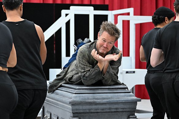 Eddie Perfect lors des répétitions pour Beetlejuice cette semaine.