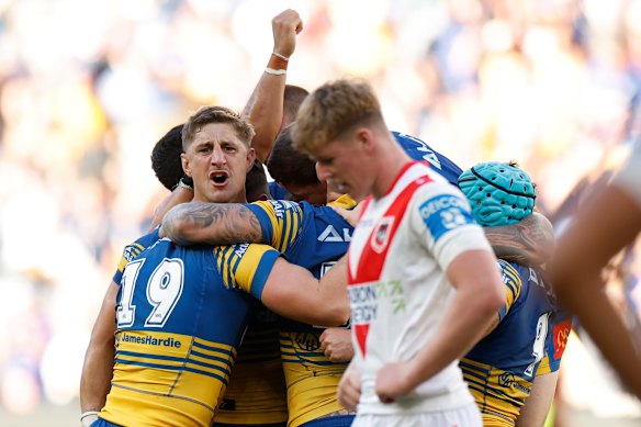 Zac Lomax après avoir battu les dragons.