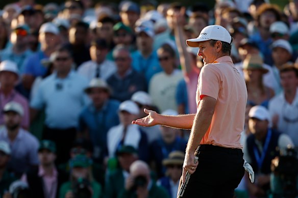 Justin Rose d'Angleterre réagit à manquer son putt sur le 18e vert.