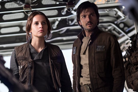 Cassian Andor (Diego Luna) a été révélé pour la première fois dans Rogue One: A Star Wars Story, quand il s'est associé à Jyn Erso (Felicity Jones).