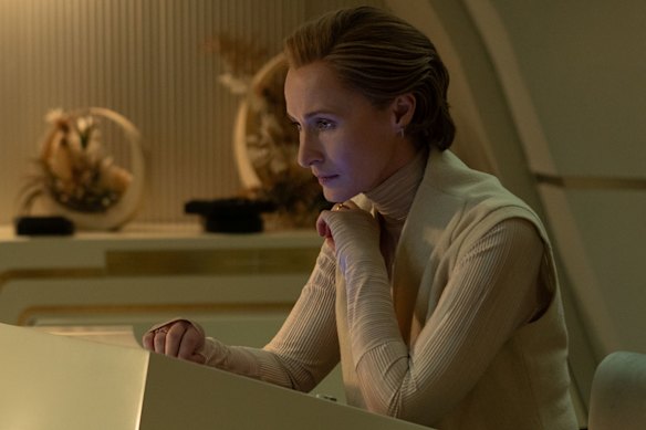 Mon Mothma (joué par l'acteur australien Geneviève O'Reilly) revient dans la saison deux d'Andor.