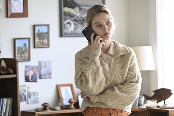 Heathcote joue le Bond Mandy en difficulté dans Scrublins. 