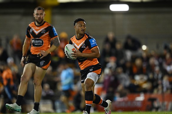 Latu Fainu est le prochain Tigers n ° 6.