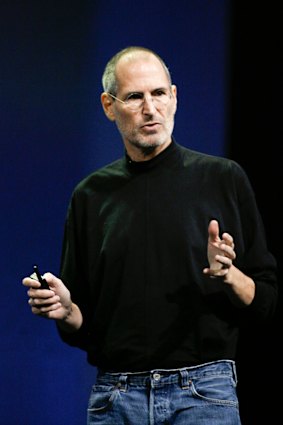 Le fondateur et PDG d'Apple, Steve Jobs, portant son style de col roulé noir de style noir en 2010.