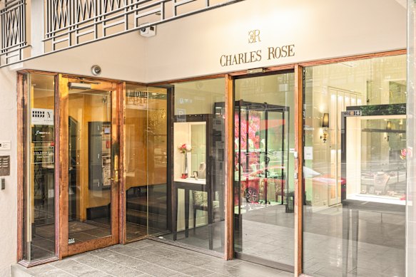 Tournez à gauche: la porte du sous-sol au 415 Bourke Street.