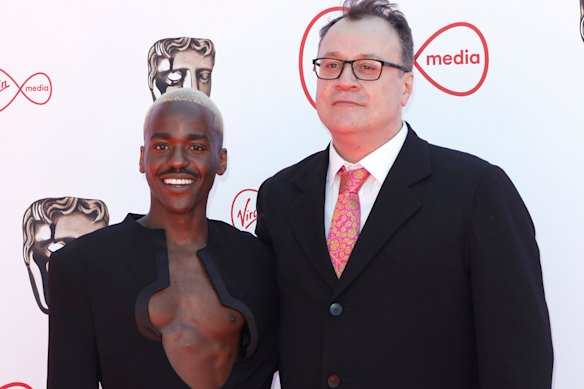 Ncuti Gatwa et Doctor Who Showrunner Russell T Davies aux Virgin Media British Academy Television Awards en 2022.