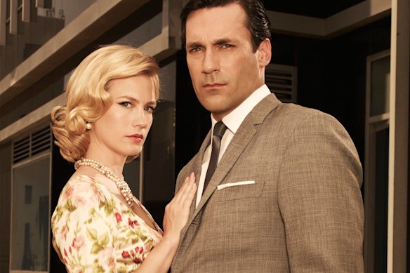 Janvier Jones en tant que Betty Draper et Jon Hamm en tant que Don Draper en Mad Men.