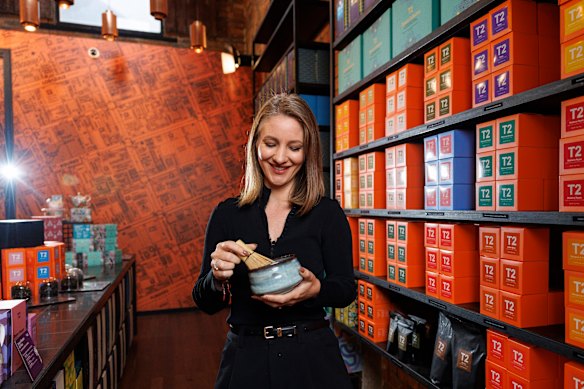 Young dans le magasin Little Collins Street à Melbourne.