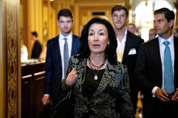 Safra Catz, chef de la direction d'Oracle, a déchargé 3,8 millions d'actions d'une valeur de 705 millions de dollars avant que les actions du géant de la technologie ne baissent de plus de 30%.