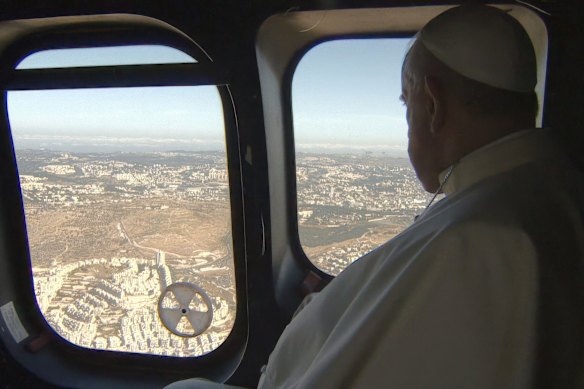 A Still du documentaire 2022 à Viaggio: Travels of Pope François.