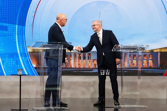Serrer la main à la fin de l'échange