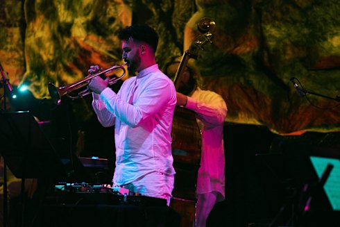 L'album représente musicalement le conflit entre l'urbanisation et le monde naturel.