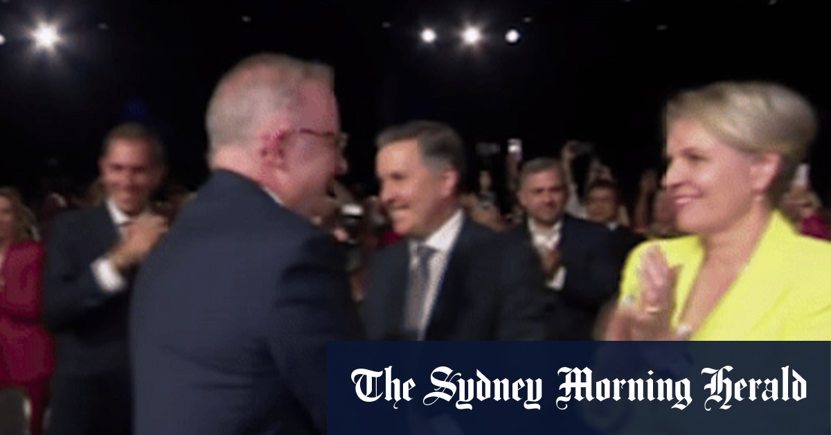 Anthony Albanese, Tanya Plibersek en échange maladroit lors du lancement du Parti travailliste