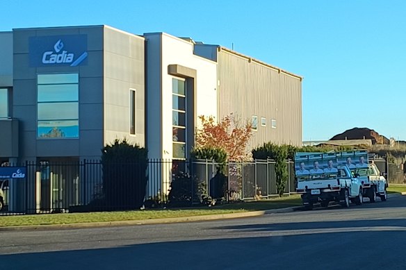 Une signalisation anti-laborante et pro-libérale est stockée dans les locaux d'une entreprise dirigée par un membre de l'église chrétienne des frères de Plymouth à Orange.