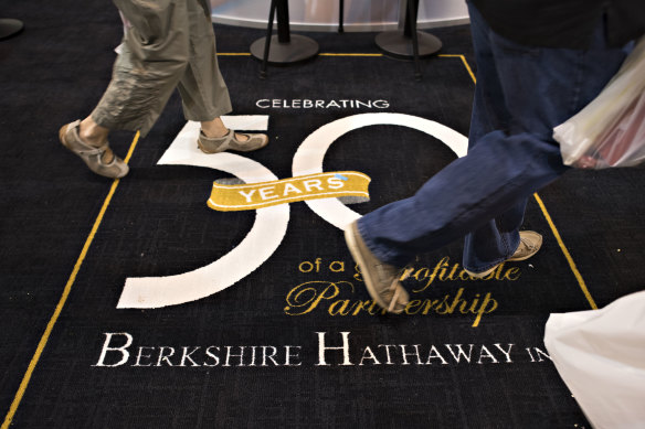 Les grands avoirs à long terme dans le portefeuille d'investissement de Berkshire Hathaway sont des sociétés comme Amex, Coca-Cola, Bank of America et Apple.