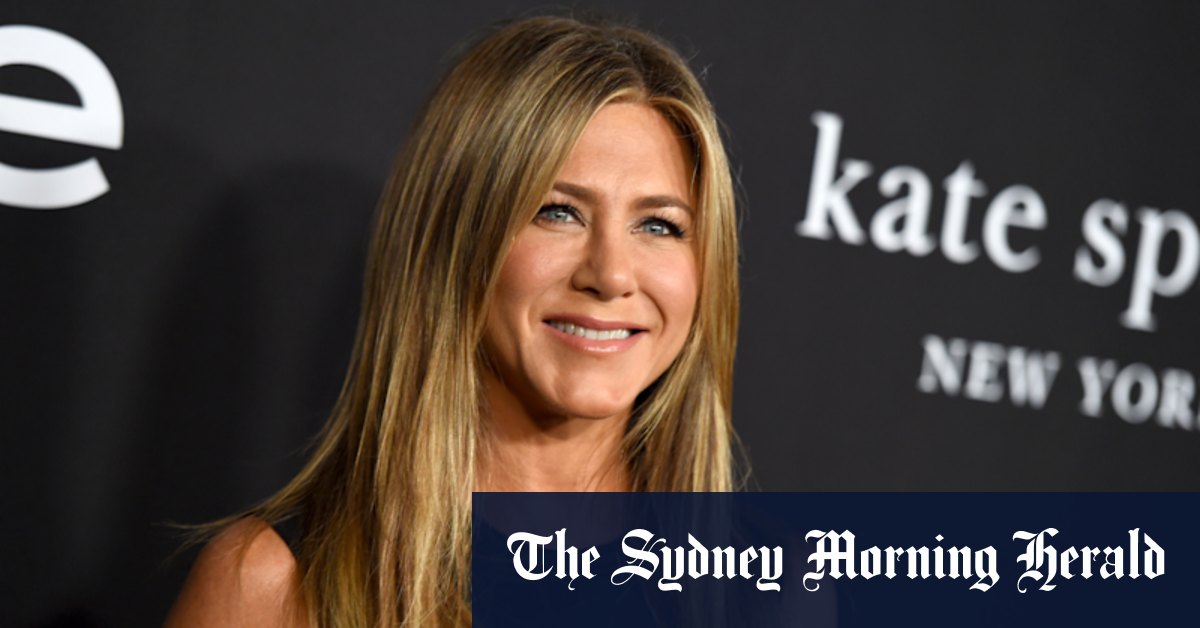 Le visage député avec de l'eau glacée? Jennifer Aniston le jure