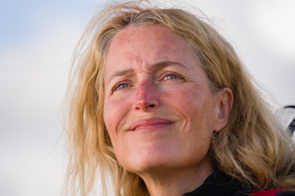 «Personne n'a vu Gillian (Anderson) comme ça», explique la directrice de Salt Path, Marianne Elliott.