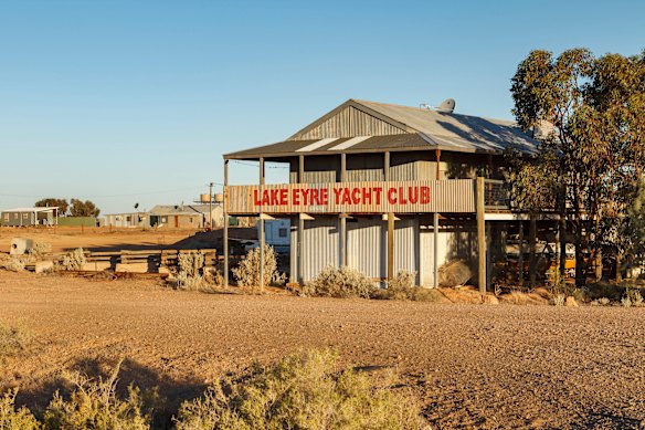 Le Lake Eyre Yacht Club à Marree à l'époque sèche.