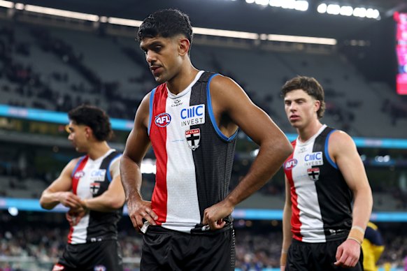Nasiah Wanganeen-Milera des Saints semble découragé après leur défaite de neuf ronde contre les Blues.