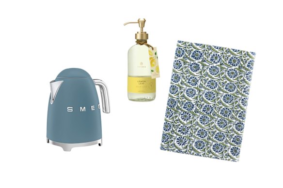 Kettle «Retro» des années 50, 219 $; Lavage à la main «Lemon Lemon»; Graxe «Istanbul Moss».