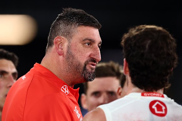 La carrière d'entraîneurs senior de Dean Cox est partirante.