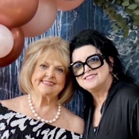 Fay (à gauche) et Lisa McGuigan travaillent toutes deux dans l'industrie du vin.