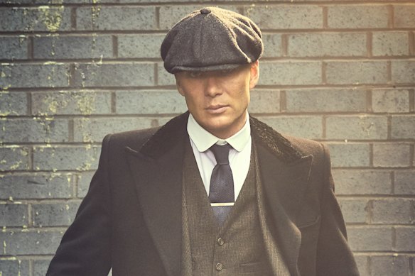 Cillian Murphy canalise l'attitude de style Nick Cave en tant que Tommy Shelby dans Peaky Blinders. 