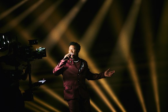 Claude interprète C'est La Vie pour les Pays-Bas lors du concours Eurovision de la chanson 2025.