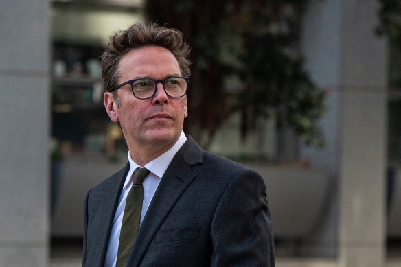 James Murdoch, le fils cadet de Rupert, est un autre actionnaire de haut niveau qui a vendu des millions de dollars d'actions de Tesla.