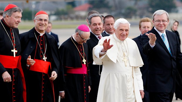 Le pape Benoît XVI avec le ministre de l'alors, Kevin Rudd, lors d'une visite à Sydney pour la Journée mondiale de la jeunesse en 2008.