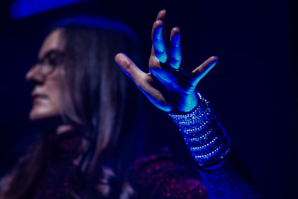 L'allemand Theremin Virtuoso Carolina Eyck se produit avec l'ACO.