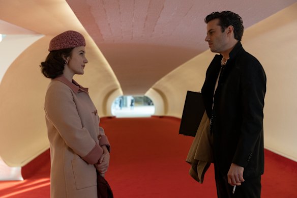 Rachel Brosnahan en tant que Midge Maisel et Luke Kirby, qui joue également dans Etoile, comme Lenny Bruce dans la merveilleuse Mme Maisel.