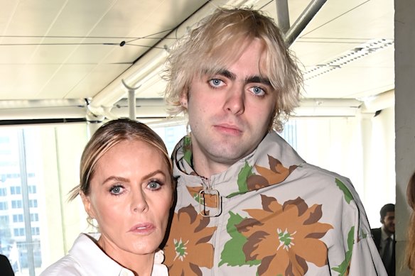 Lennon Gallagher avec la célèbre maman Patsy Kensit.