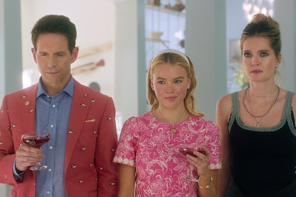 Glenn Howerton comme Ethan, Milly Alcock comme Simone, Meghann Fahy comme Devon dans Sirens.
