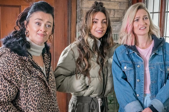 Bronagh Gallagher (à gauche), Michelle Keegan et Joanna Higson en Brassic.