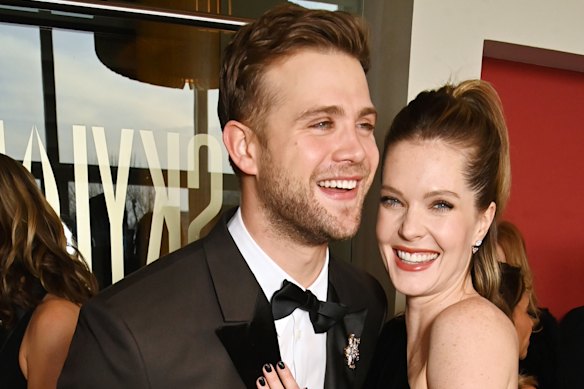 Meghann Fahy et Leo Woodall aux BAFTA Awards de cette année.