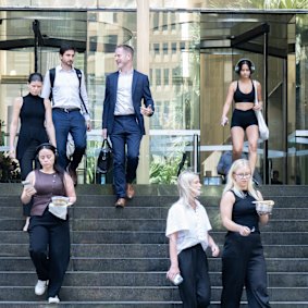 Certaines études ont montré des heures de travail plus courtes à améliorer le bien-être, la concentration et l'efficacité des travailleurs.