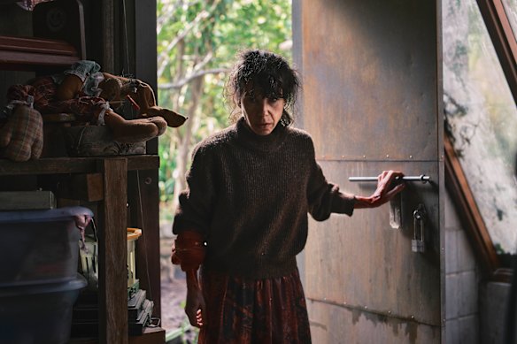 Des choses terribles se produisent dans le hangar de jardin de Laura (Sally Hawkins).