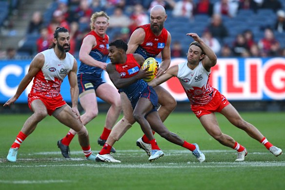 Pickett tisse devant Sydney les plaqueurs potentiels de Sydney.