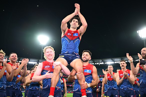 Christian Petracca est présidé après une victoire dans son 200e match AFL.