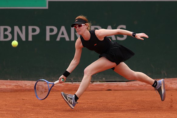 Maya Joint joue un coup droit contre Ajla Tomljanovic.