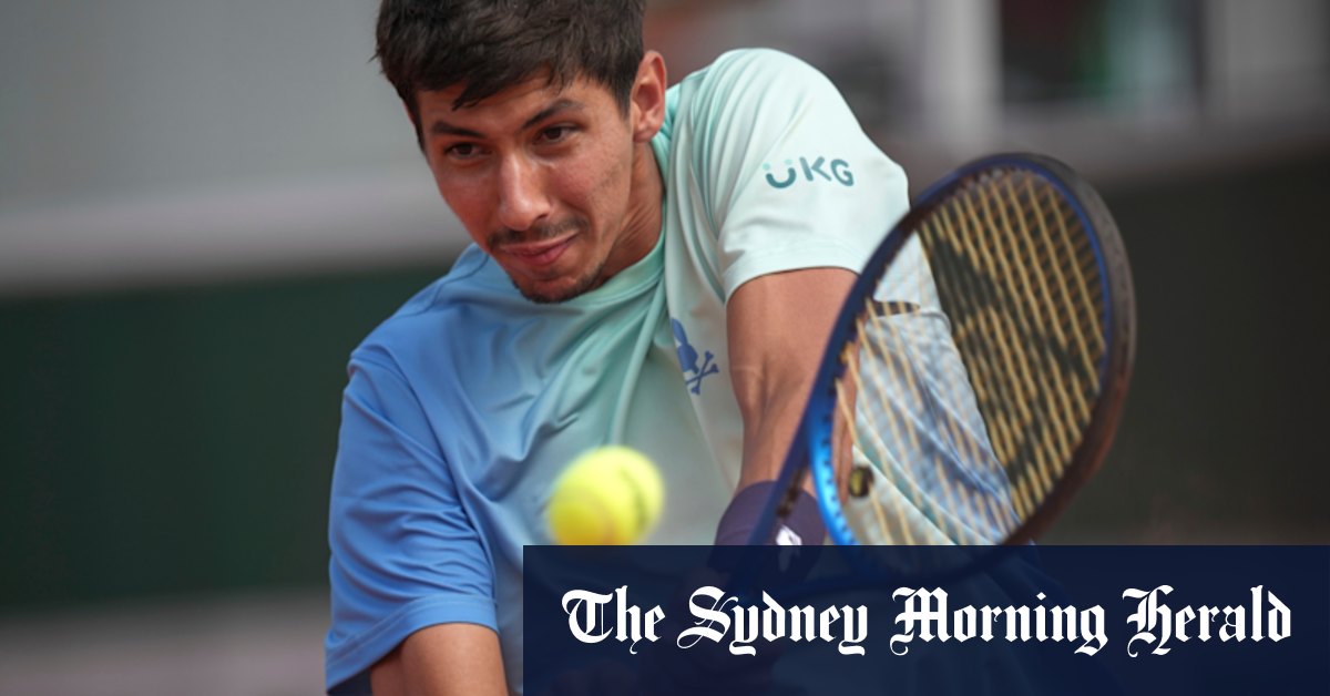 La plus grande bizarrerie active du tennis australien se termine alors que la popyrine avance dans l'Open de France