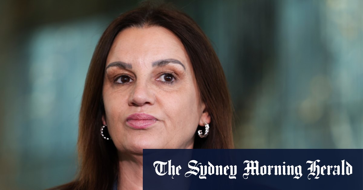 Jacqui Lambie conserve le siège du Sénat en battant le Lee Hanson d'une nation, fille de Pauline Hanson