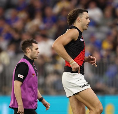 La blessure de Sam Draper a forcé les bombardiers à chercher un ruck.