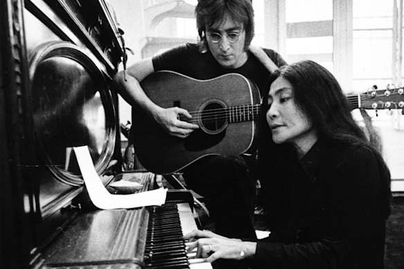 Documentaire un à un: John et Yoko revisitent une période mouvementée dans la vie post-beatles du couple.