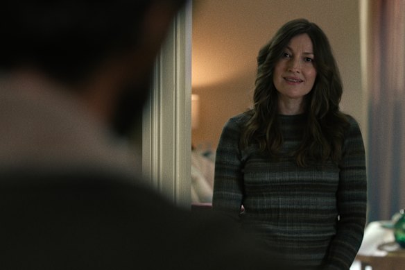 Kelly MacDonald incarne le psychologue Dr Rachel Irving.