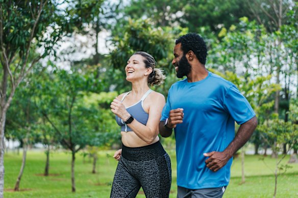 Visez 150 minutes d'exercice modéré par semaine pour maintenir une bonne santé cardiaque.